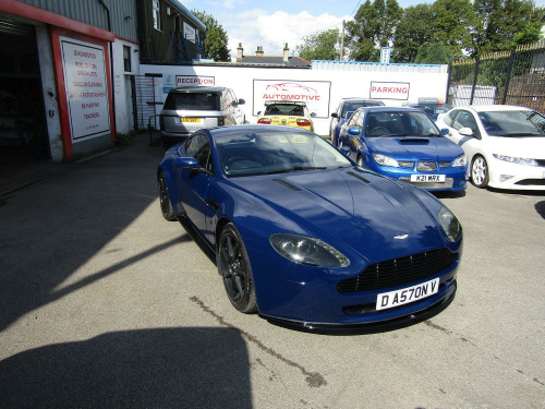 Aston Martin Vantage  V8