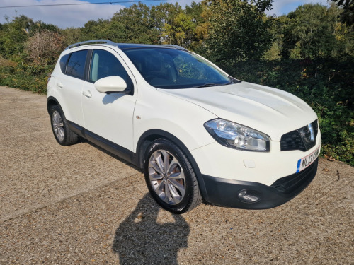 Nissan Qashqai  2013 NISSAN QASHQAI 1.6 dCi TEKNA 4WD **JUST 92,000 MILES** FSH NEW