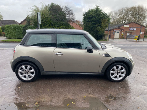 MINI Hatch  1.6 COOPER  *HALF LEATHER TRIM*