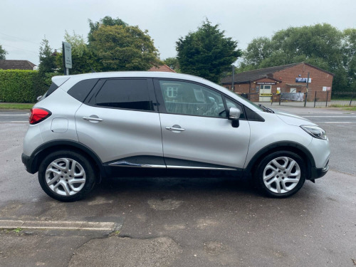 Renault Captur  0.9 Dynamique MediaNav Energy TCe 90 -*sat nav* *last owner 9 years* * *Â£3