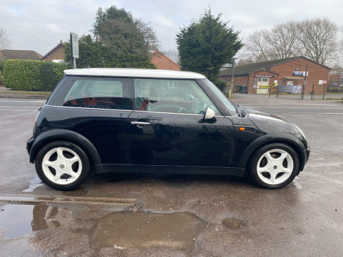 MINI Hatch  1.6 * SERVICE HISTORY *