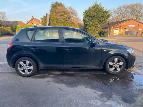 Kia ceed  1.6 CRDi 2 Â£35 Road Tax Last Owner 13 Years