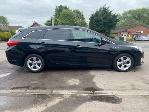 Hyundai i40  1.7 CRDi Blue Drive Style estate * Â£20 Road Tax * Sat Nav * Reverse Camera