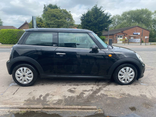 MINI Hatch  1.6 First Hatch * 1 Previous Owner - Last Owner 8 Years *