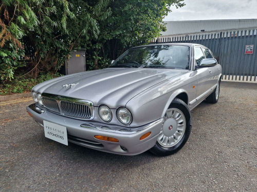 Jaguar Sovereign  V8 4.0 LTR EXECUTIVE MODEL IN BEAUTIFUL SILVER GREY LEATHER ONLY 32K VERIFI