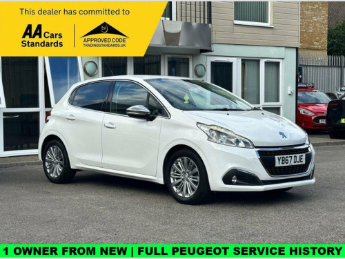 Peugeot 208  1.2 PureTech Allure Hatchback 5dr Petrol Manual Eu