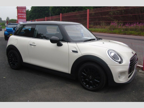 MINI Hatch  1.5 Cooper Classic Hatchback 3dr Petrol Manual Eur
