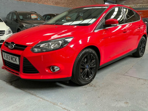 Ford Focus  1.0T EcoBoost Titanium Navigator Hatchback 5dr Pet