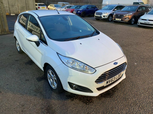 Ford Fiesta  1.6 TDCi ECOnetic Titanium Hatchback 5dr Diesel Ma