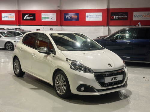 Peugeot 208  1.2 PureTech Signature