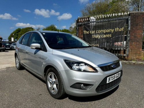 Ford Focus  1.6 Zetec Hatchback 5dr Petrol Manual (161 g/km, 9