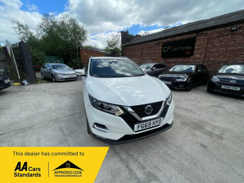 Nissan Qashqai  1.3 DIG-T N-Connecta SUV 5dr Petrol Manual Euro 6 