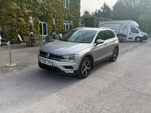 Volkswagen Tiguan  2.0 TDI BlueMotion Tech SE Navigation SUV 5dr Diesel Manual 4Motion Euro 6 