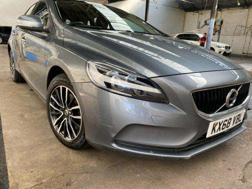 Volvo V40  2.0 T2 GPF Momentum Nav Plus Hatchback 5dr Petrol 