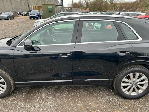 Audi Q3  1.5 TFSI CoD 35 Sport SUV 5dr Petrol Manual Euro 6 