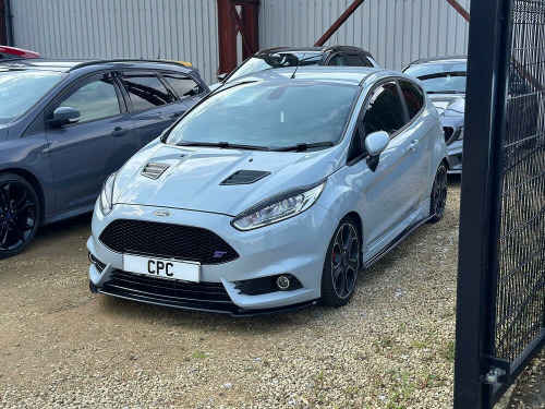 Ford Fiesta  1.6 T EcoBoost ST-200