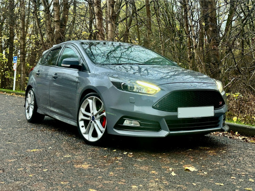 Ford Focus  2.0 TDCi ST-3 STEALTHGREY+SYNC3+STYLEPACK+STAGE1+HEATEDLEATHER 