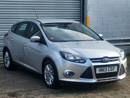 Ford Focus  1.0T EcoBoost Titanium Euro 5 (s/s) 5dr