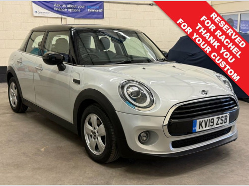 MINI Hatch  1.5 Cooper Classic Automatic Hatchback 5 Door Petr 