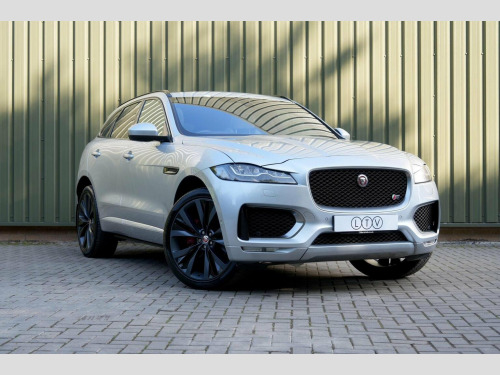 Jaguar F-PACE  3.0 D300 V6 First Edition Auto AWD Euro 6 (s/s) 5dr