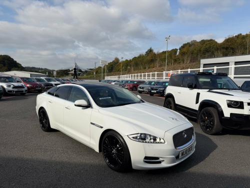 Jaguar XJ  3.0d V6 Portfolio Saloon 4dr Diesel Auto Euro 5 (2 