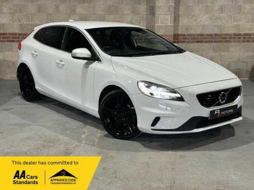 Volvo V40  2.0 D2 R-Design Pro Hatchback 5dr Diesel Manual Euro 6 (s/s) (120 ps)