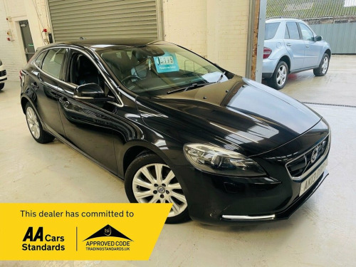 Volvo V40  2.0 D3 SE LUX NAV 150BHP HIGH SPEC LOW ROAD TAX FI