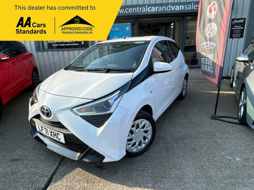 Toyota AYGO  1.0 VVTI LOW INSURANCE X-PLAY LOW MILEAGE FINANCE 