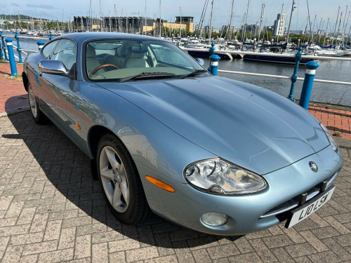 Jaguar XK8  V8 COUPE