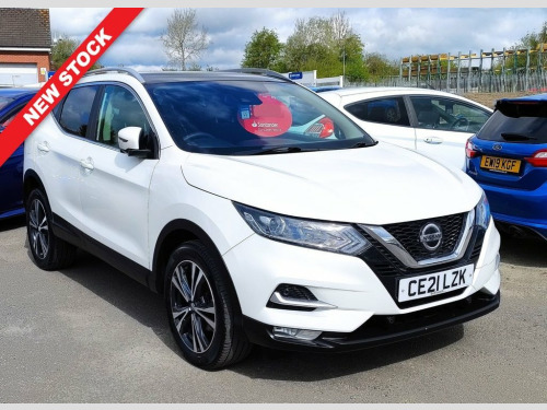 Nissan Qashqai  1.3 DIG-T N-Connecta 5dr ** 1 Private Owner From N