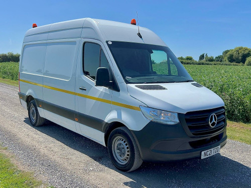Mercedes-Benz Sprinter  2.0 317 170 BHP MWB UTILITY SPEC