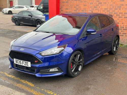 Ford Focus 2.0 Ecoboost ST-2