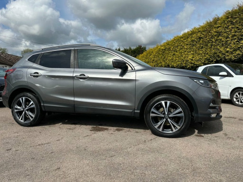 Nissan Qashqai  1.2 DIG-T N-CONNECTA 5dr WITH SERVICE HISTORY 