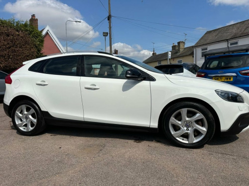 Volvo V40  2.0 D2 LUX 5dr DIESEL AUTOMATIC EURO 6 (s/s) (120 