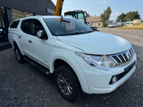 Mitsubishi L200  2.4 DI-D DC Titan canopy