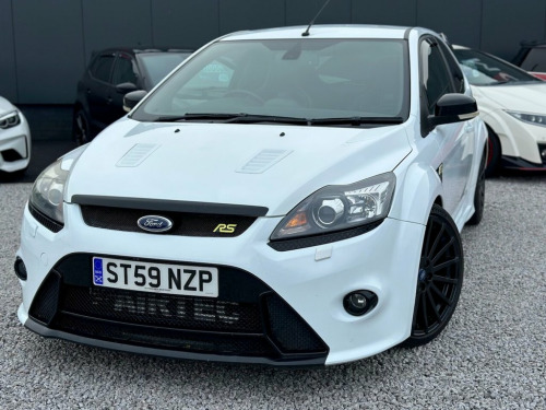 Ford Focus  2.5 RS Hatchback 3dr Petrol Manual (225 g/km, 301 