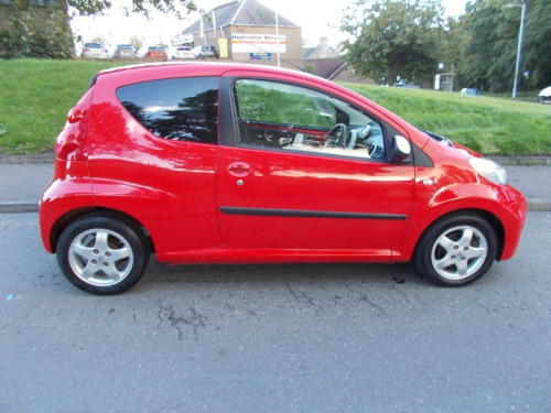 Peugeot 107  SPORTIUM++LOW MILEAGE WITH 7 SERVICE STAMP HISTORY £20 ROAD TAX++