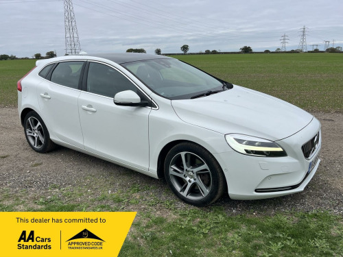 Volvo V40  1.5 T3 Inscription Hatchback 5dr Petrol Auto Euro 6 (s/s) (152 ps) 