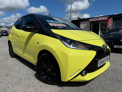 Toyota AYGO  1.0 VVT-i x-cite 3 Yellow Bi-Tone Hatchback 5dr Pe