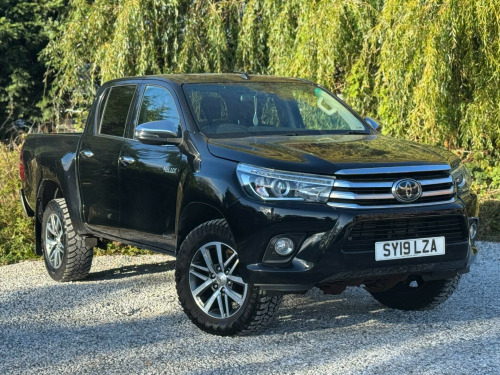 Toyota Hi-Lux  2.4 D-4D Invincible 4WD Euro 6 (s/s) 4dr (TSS)