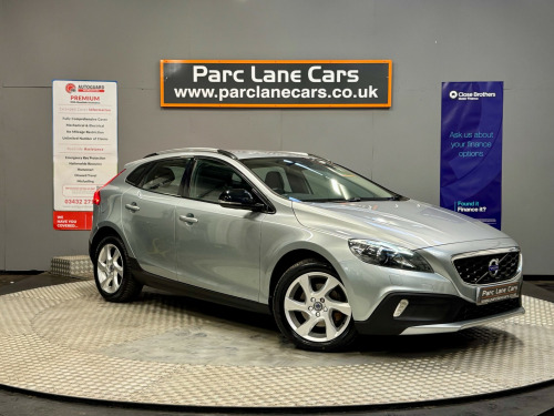 Volvo V40  1.6 D2 Lux Nav Hatchback 5dr - TIMING BELT DONE