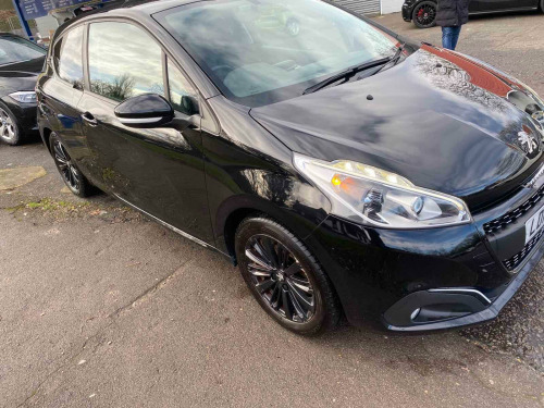 Peugeot 208  1.2 PureTech Black Edition Euro 6 3dr 
