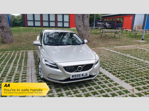 Volvo V40  1.5 T3 INSCRIPTION 5d 150 BHP 12 Months AA Breakdo