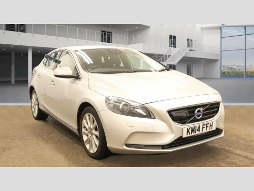 Volvo V40  2.0 D3 SE Lux Nav Hatchback 5dr Diesel Manual Euro