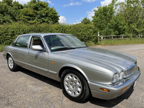 Jaguar XJ  4.0 Sovereign LWB Saloon 4dr Petrol Automatic (285 g/km, 290 bhp)