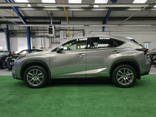 Lexus NX 300h  2.5 300h Luxury E-CVT 4WD Euro 6 (s/s) 5dr 