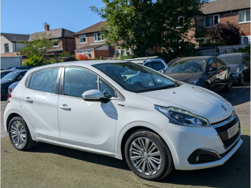 Peugeot 208  1.2 PureTech Signature Euro 6 (s/s) 5dr