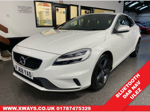 Volvo V40  2.0 T2 R-DESIGN NAV PLUS 5d 121 BHP Recent Tyres/s