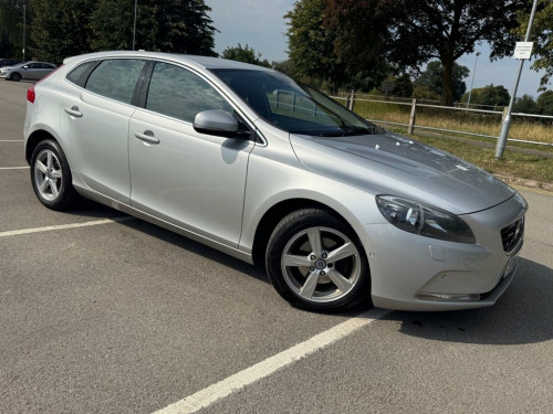 Volvo V40  1.6 D2 SE Hatchback 5dr Diesel Manual Euro 5 (s/s)