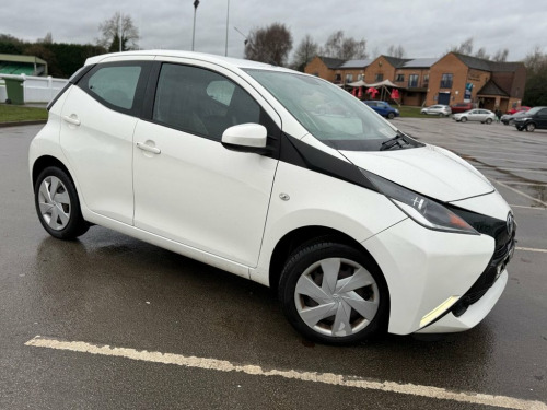 Toyota AYGO  1.0 VVT-i x-play Hatchback 5dr Petrol x-shift Euro 